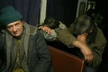 Бомж взимку гнобити не можна шкодувати, Православ’я та мир взимку