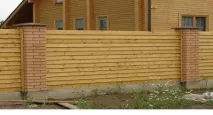 Дерев’яні паркани та огорожі. дерев
