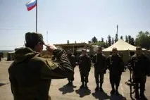 спростовує