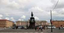 Ісаакіївська площа у Санкт-Петербурзі знаходиться