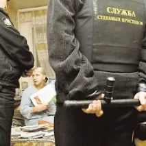 Виконавчий лист комусь вручити для якнайшвидшого виконання комусь