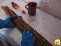 Як фарбувати газетні трубочки морилкою і чим правильно це зробити газетні