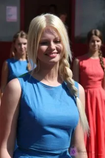 Які кольори поєднуються з блакитним в одязі блакитним