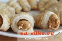 Як приготувати трубочки листкові з кремом зі згущеного молока згущеного