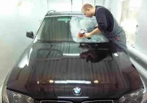 Як прибрати подряпину на склі полірування та ремонт автоскла прибрати