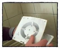 Монтаж вентилятора у ванній попередить появу плісняви на стінах вентилятора