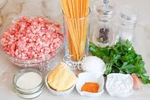М’ясний рулет з макаронами. рулет