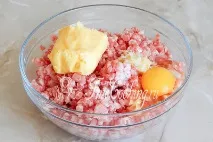 М’ясний рулет з макаронами. рулет