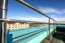 Огородження для плоскої покрівлі особливості, правила монтажу покрівлі