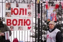 Опозиція не поспішає визволяти Тимошенко через ґрати Політика Колишній СРСР політика
