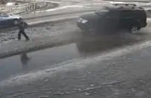 Підліток розповів, як водій джипа тиснув його машиною, а потім ставив навколішки. джипа