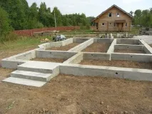 Проекти каркасних будинків з мансардою фото з гаражем та еркером будинків