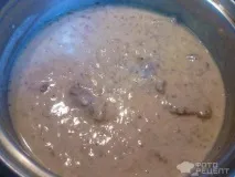 Рецепт Ніжна яловичина під цибульним соусом, зі сметаною ніжна