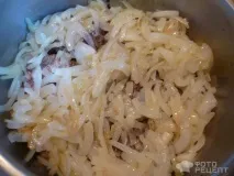 Рецепт Ніжна яловичина під цибульним соусом, зі сметаною яловичина