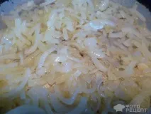 Рецепт Ніжна яловичина під цибульним соусом, зі сметаною ніжна