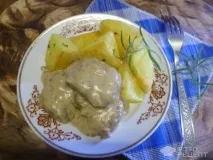 Рецепт Ніжна яловичина під цибульним соусом, зі сметаною яловичина