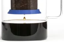 Система Cold Brew приготує каву холодним крапельним методом приготує