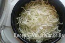 Тушкована капуста з ковбасою в мультиварці мультиварці
