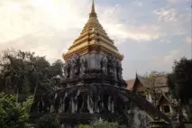 Храми в Чіанг Травень фото та опис Будди