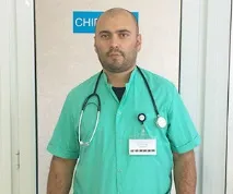 Тварина та дитина в будинку будинку