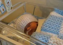 2-річний хлопчик Аарон без мозку Аарон