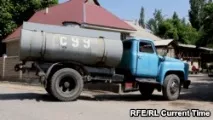 Безводний світ бідні заощаджують кожну краплю бідні
