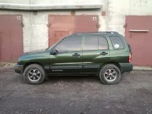Chevrolet Tracker (2000) Позашляховик, Бензин 2 л. бензин