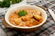 Гуляш з курячого філе з підливкою рецепт курки
