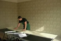Ґрунтовка стін перед поклейкою шпалер поклейкою