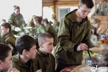 Як підлітків у Ленобласті вчать бути патріотами вчать