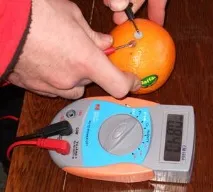 WATTA - Заряди iPod лимоном watta