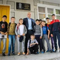 сидить