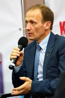 сидить
