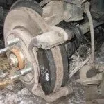Змінюємо гальмівні колодки передні Шевроле Епіка колодки