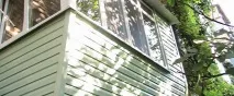Зовнішнє оздоблення балконів та лоджій сайдингом лоджій