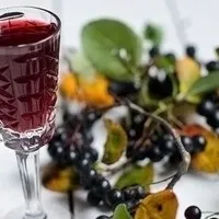 Настоянка з жимолості на горілці. рецепту