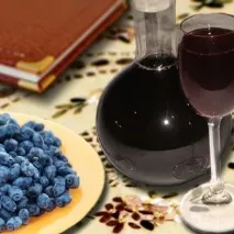 Настоянка на жимолості на спирту жимолості