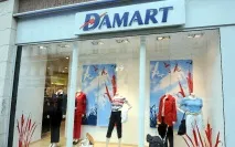 Оформлення вітрини магазину одягу оформлення