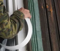 Оздоблення пластикового вікна в дерев’яному будинку оздоблення