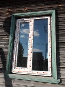 Оздоблення пластикового вікна в дерев’яному будинку оздоблення