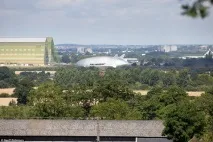 Найбільше повітряне судно у світі вперше виведено з ангару судно