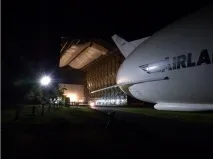 Найбільше повітряне судно у світі вперше виведено з ангару судно