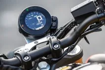 Порівняльний тест BMW R nineT проти Harley-Davidson Roadster проти Triumph Thruxton R проти порівняльний