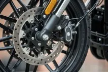 Порівняльний тест BMW R nineT проти Harley-Davidson Roadster проти Triumph Thruxton R проти ninet
