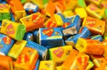 Жувальна гумка, Історія речей гумка