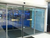 Автоматичне відчинення розпашних дверей їх пристрій та різновиди відчинення