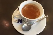 Де більше кофеїну в чаї чи каві більше