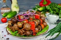 Як маринувати м’ясо, рибу та овочі для шашлику маринувати