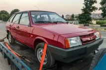 Капсула часу нова вишнева Дев’ятка ВАЗ-21093 1990 року з пробігом 49 км вишнева