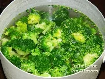 Курячі грудки з брокколі брюссельська